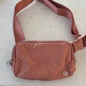 Lululemon Everywhere Belt Bag in a dusty coral pink